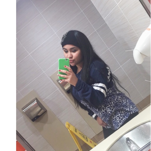 Profile Picture of Fabiola Salazar (@fabiola_salazar) on Poshmark