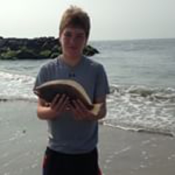 Profile Picture of Jake New (@jakenewr) on Poshmark