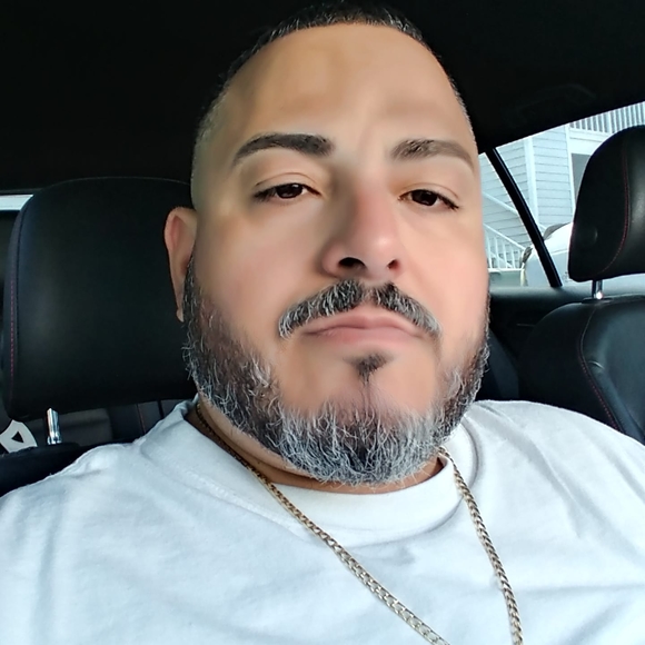 Profile Picture of Juan Aponte (@joniel78) on Poshmark