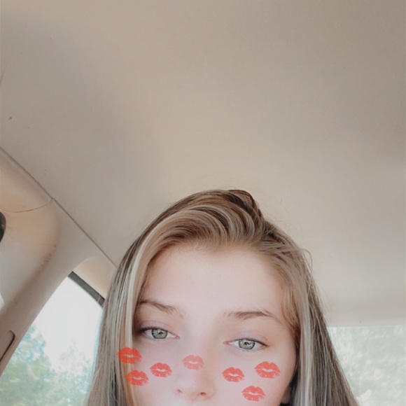 Profile Picture of Beth Bennallack (@bethbennallack) on Poshmark