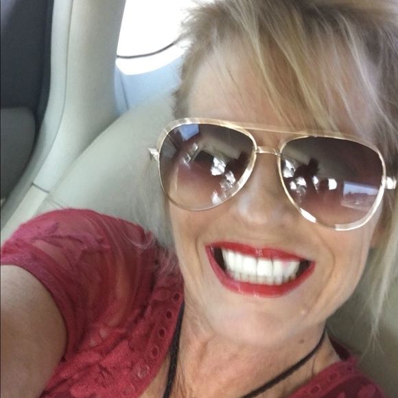 Profile Picture of Rhonda Mcdonald (@rsmrn12) on Poshmark