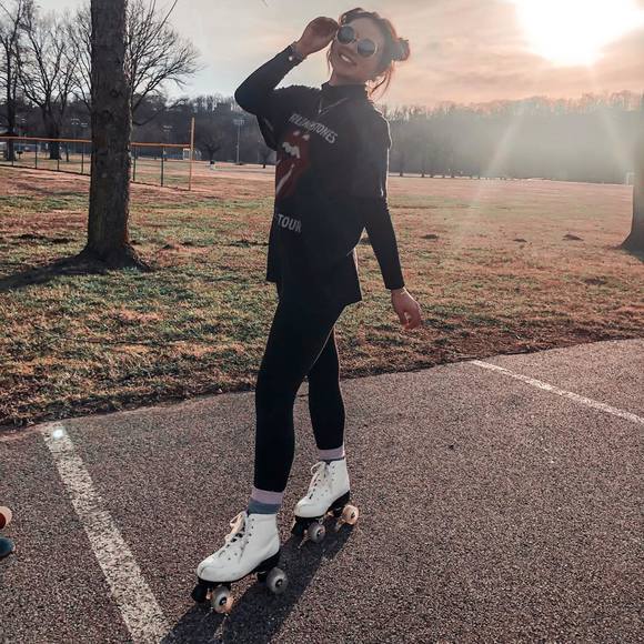 Profile Picture of Jasmine Baxter (@jasminebaxter_) on Poshmark