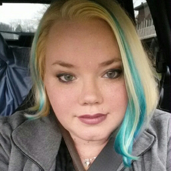 Profile Picture of Dusty Marschik (@msdusty1978) on Poshmark