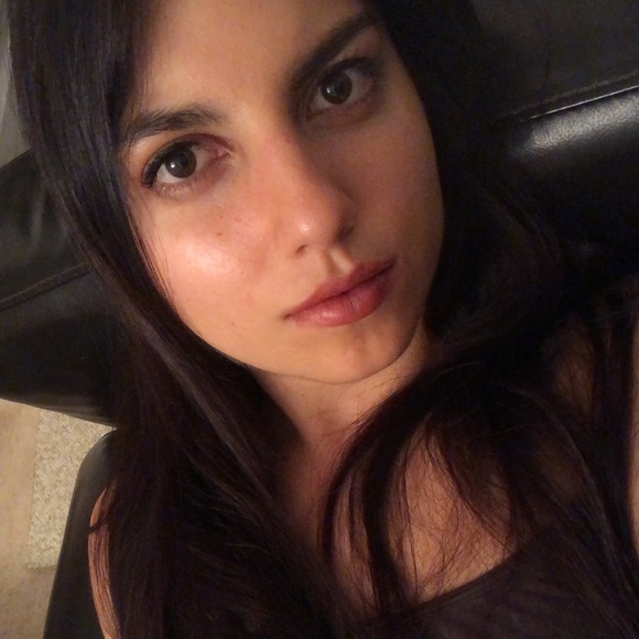 Profile Picture of Daniela Velasquez (@danielavelji) on Poshmark