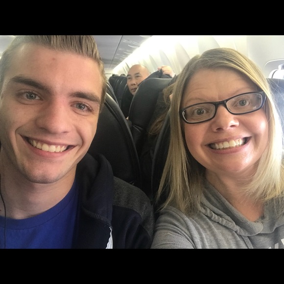 Profile Picture of Cali Templeman (@canadiancali) on Poshmark