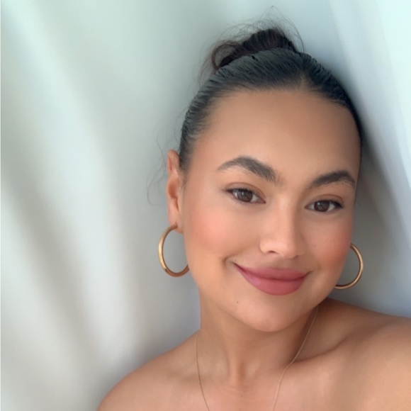Profile Picture of Ebony Turaga (@ebonyturaga) on Poshmark