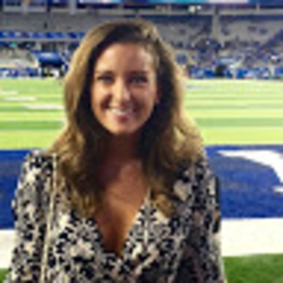 Profile Picture of Joenelle Futrell (@futrelljoenelle) on Poshmark