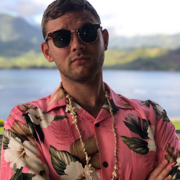 Profile Picture of Antonio Barry-florio (@antoniobflorio) on Poshmark