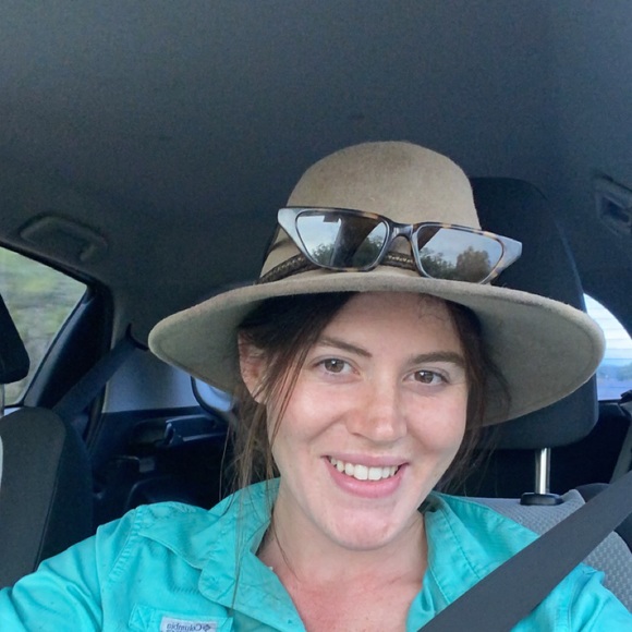 Profile Picture of Vasillea Milsom (@vasilleamilsom) on Poshmark