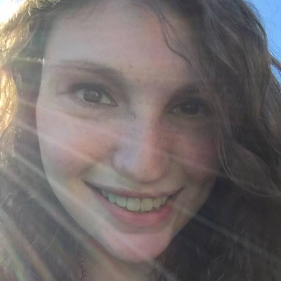 Profile Picture of Hannah Zinno (@sassyturtle4) on Poshmark