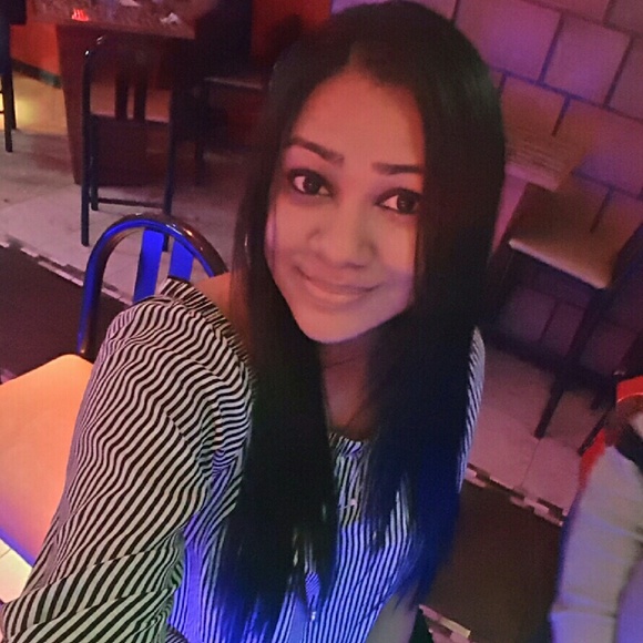 Profile Picture of Donna Dojoy (@rehanna_x0) on Poshmark