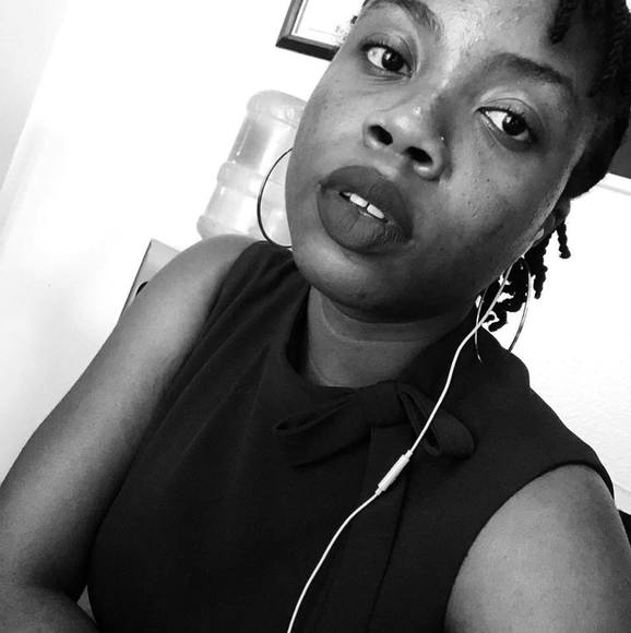 Profile Picture of Ut Etim (@ut_etim) on Poshmark