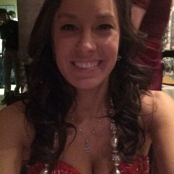 Profile Picture of Lauren Tylock (@laurentylock) on Poshmark