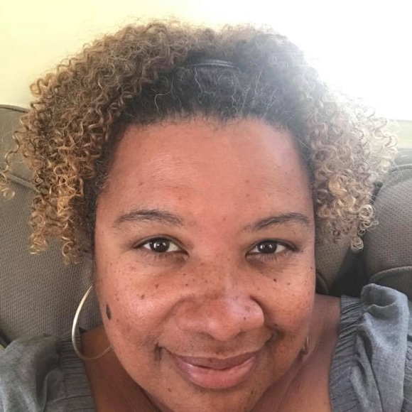 Profile Picture of Pamela Gonzalez (@luvvylatina) on Poshmark