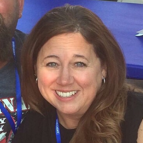 Profile Picture of Jamie Bezner (@jamleblanc) on Poshmark