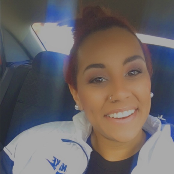 Profile Picture of Alexis Vandiver (@vanlex26) on Poshmark