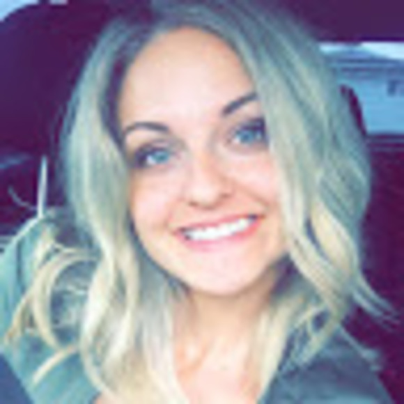 Profile Picture of Danielle Frizzell (@daniellefrizzel) on Poshmark