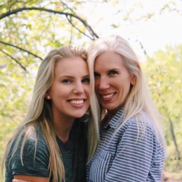 Profile Picture of Susie Auspos (@susanlynn4) on Poshmark