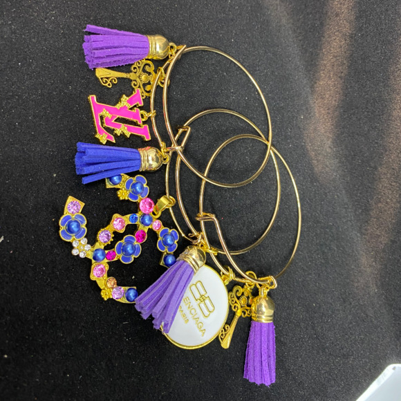 Profile Picture of Andrea Renee (@dreabrooks0204) on Poshmark