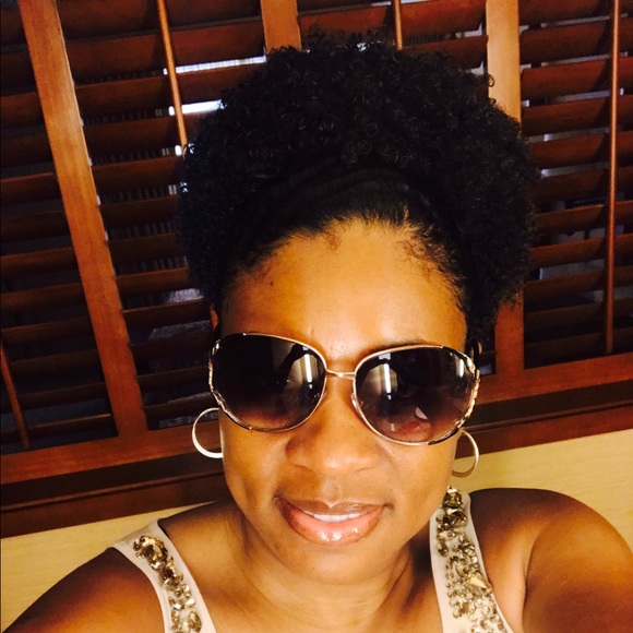 Profile Picture of Tamika Deveaux (@tldeveaux) on Poshmark