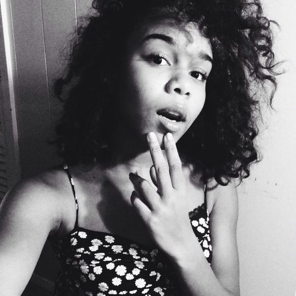 Profile Picture of Christine Grant (@christinacobain) on Poshmark