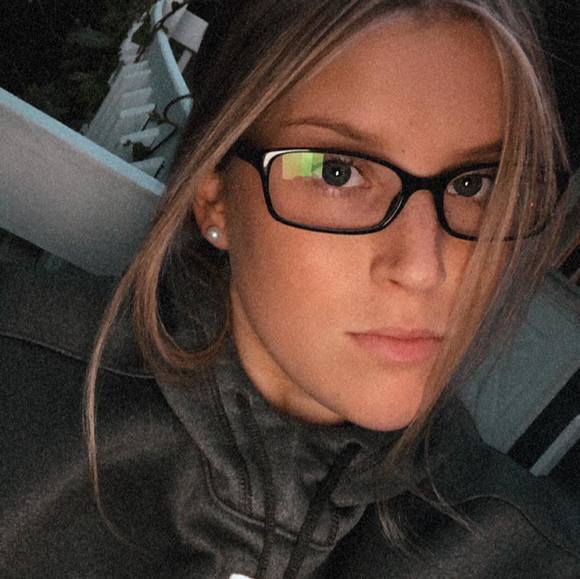 Melissa Tivnan - Poshmark Profile Picture of Melissa Tivnan (@melissativnan) on Poshmark