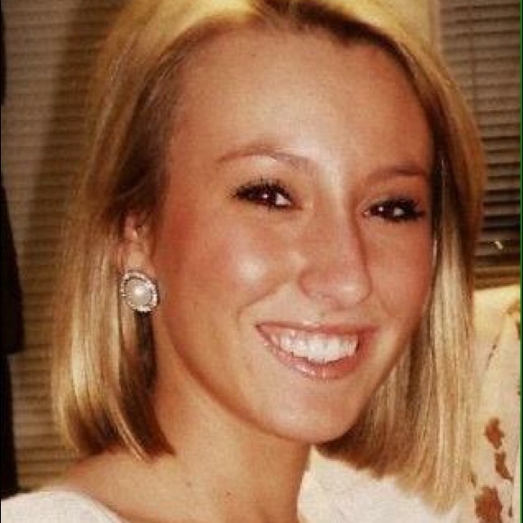 Profile Picture of Michelle Hochstedler (@hochstedler123) on Poshmark