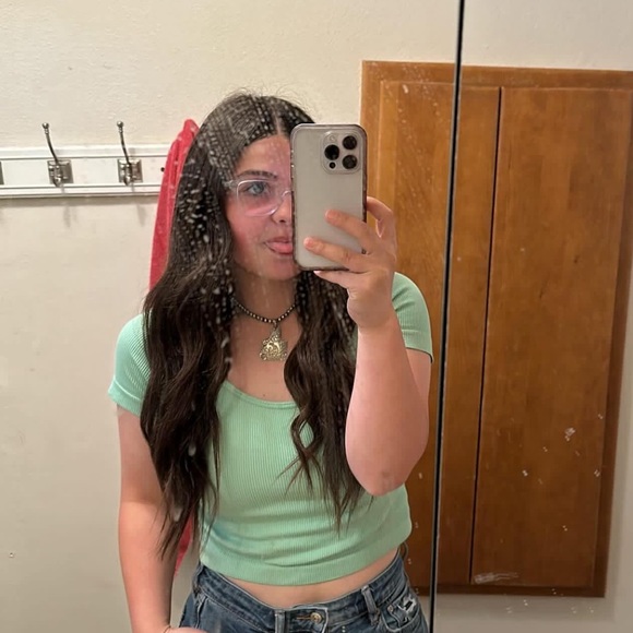 Profile Picture of Taylor Roedel (@taylorroedel) on Poshmark