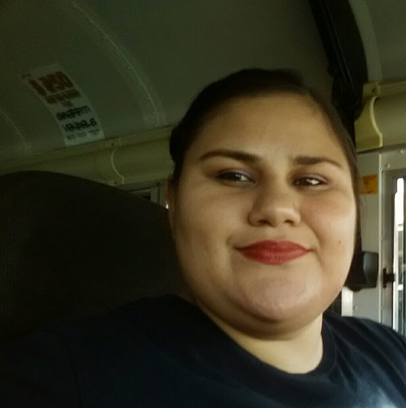 Profile Picture of Veronica Galaviz (@vedo2702) on Poshmark