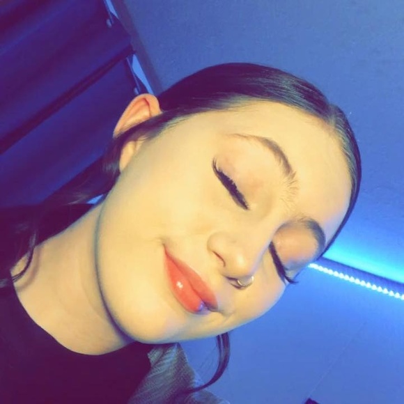 Profile Picture of Alexis Baitsholts (@lexyb15264) on Poshmark