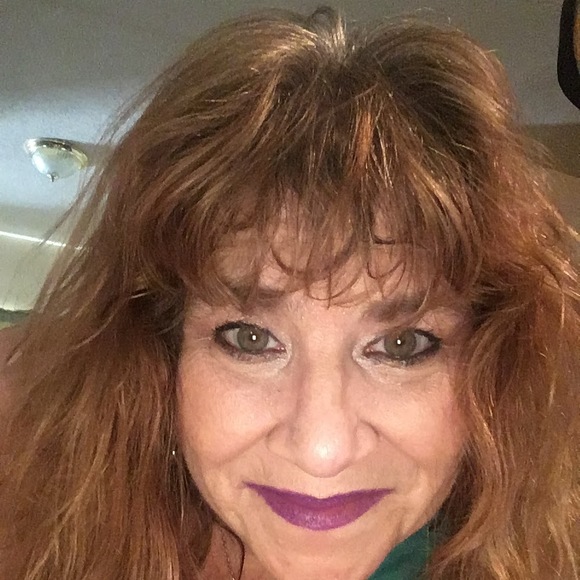 Profile Picture of Cece Holt (@cececoppolo) on Poshmark