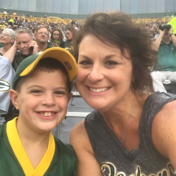 Profile Picture of Jill Vruwink (@jvru) on Poshmark