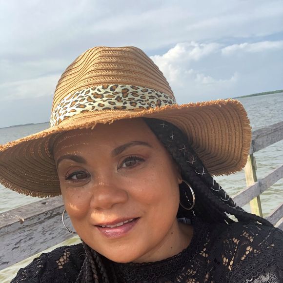 Profile Picture of Erica genae Lightfoot (@eglightfoot) on Poshmark
