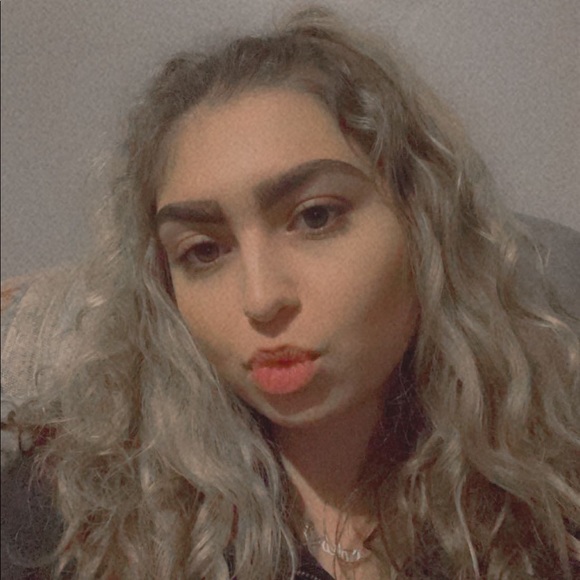 Profile Picture of Jacie Hammergren (@jaciehammergren) on Poshmark