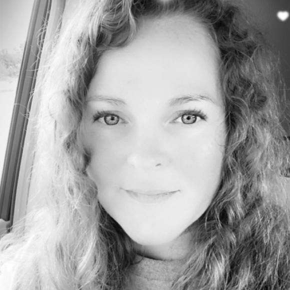 Profile Picture of Mandy Mize (@mandy8705) on Poshmark