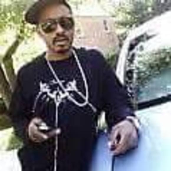 Profile Picture of Delphine Daniels (@delphinedaniels) on Poshmark