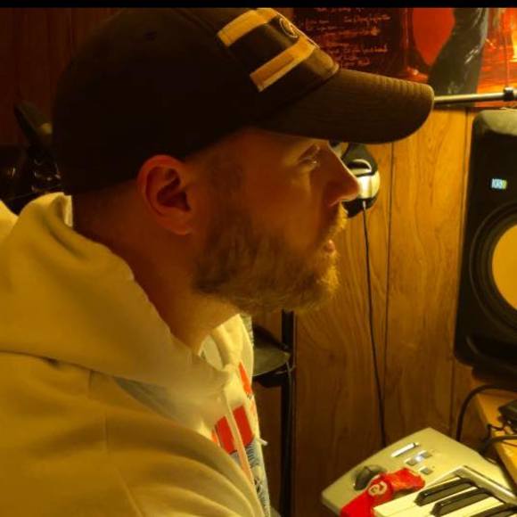 Profile Picture of Andrew Bourgeois (@andrewbourgeois) on Poshmark