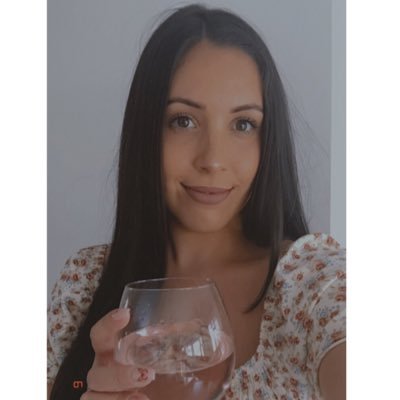 Profile Picture of TheBond ❤️ (@HayleySimcox) on Twitter