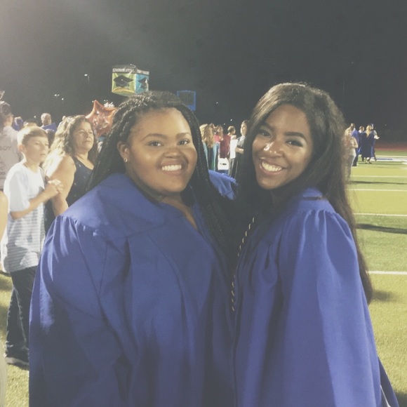 Profile Picture of Michaela Booker (@michaelagb98) on Poshmark