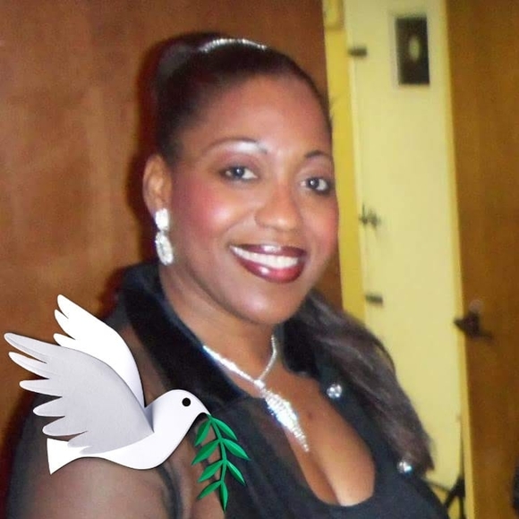 Profile Picture of Minister vanessa Edmondson-clinton (@naturevalley500) on Poshmark
