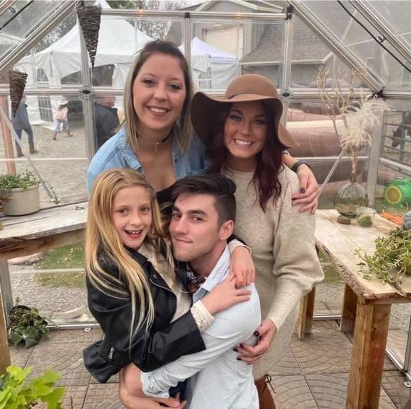 Profile Picture of Kendra Ackelson (@kendraackelson1) on Poshmark