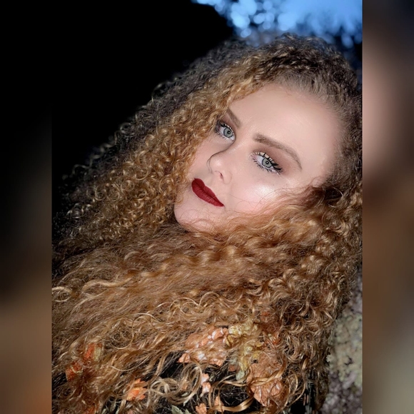 Profile Picture of Leandra Blankenship (@linderbender123) on Poshmark