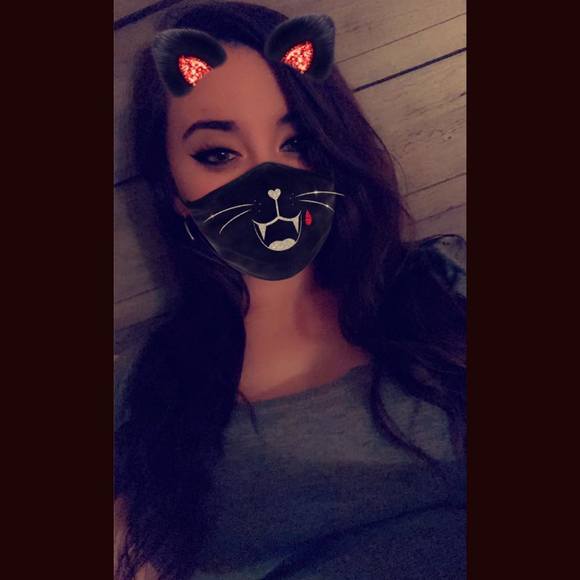 Profile Picture of Shelly Ann (@shellyker2016) on Poshmark