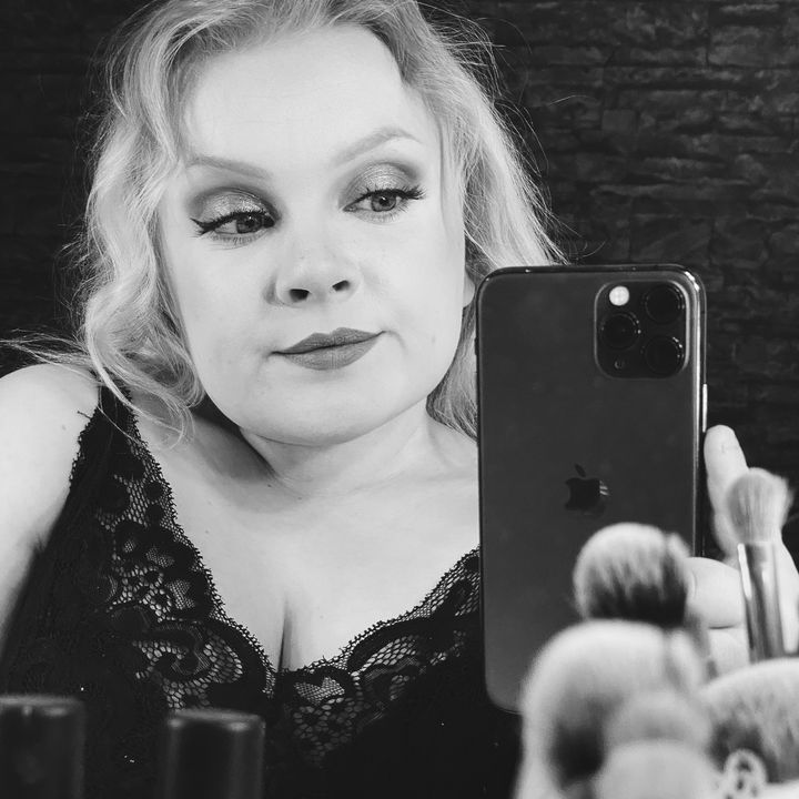 Profile Picture of   Makeup roulette!!... (@annika.backman) on Tiktok