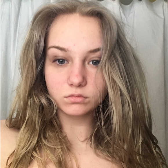 Profile Picture of Carly Unger (@carlyunger) on Poshmark