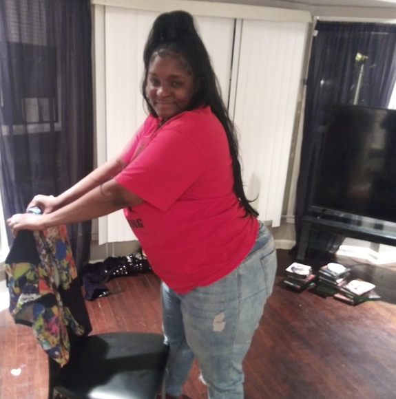 Profile Picture of Johnette Fields (@johnettefields) on Poshmark