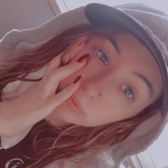 Profile Picture of Stephanie Capps (@stephaniecap170) on Poshmark