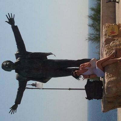 Profile Picture of Laura Manzi (@LauraManzi77) on Twitter