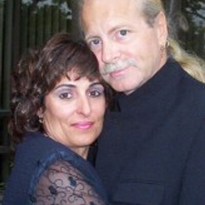 Profile Picture of Bonnie & Paul (@BonnieandPaul) on Twitter