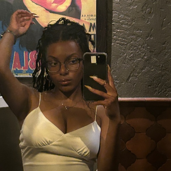 Profile Picture of Kelli Boyd (@kellidaveigh) on Poshmark